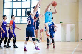 没有难度的球不打 马克西突破撤步三分轰破防线